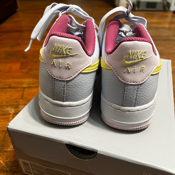 Nike Air Force 1 - Picture 3 of 7